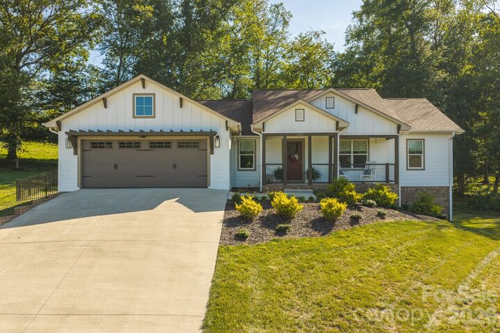 Property Photo: 133 Maplewood Court NC 28638