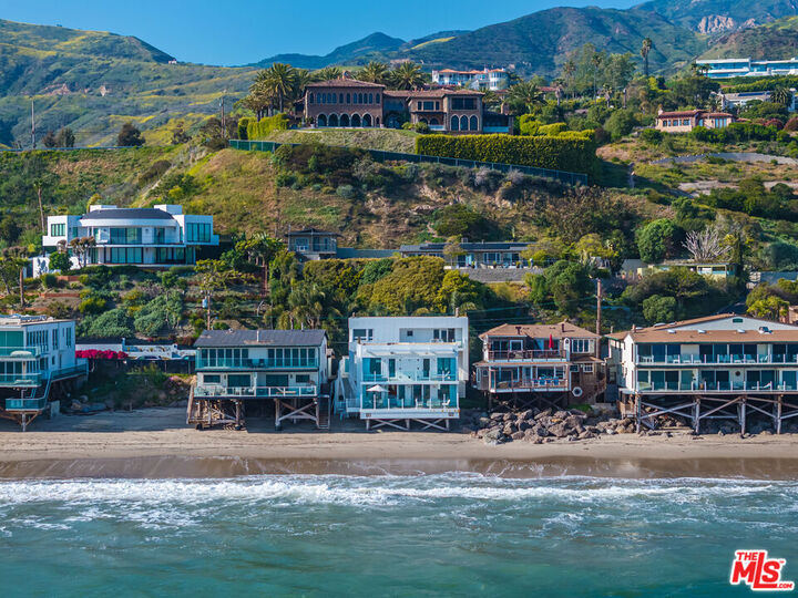 Property Photo:  25212 Malibu Rd  CA 90265 