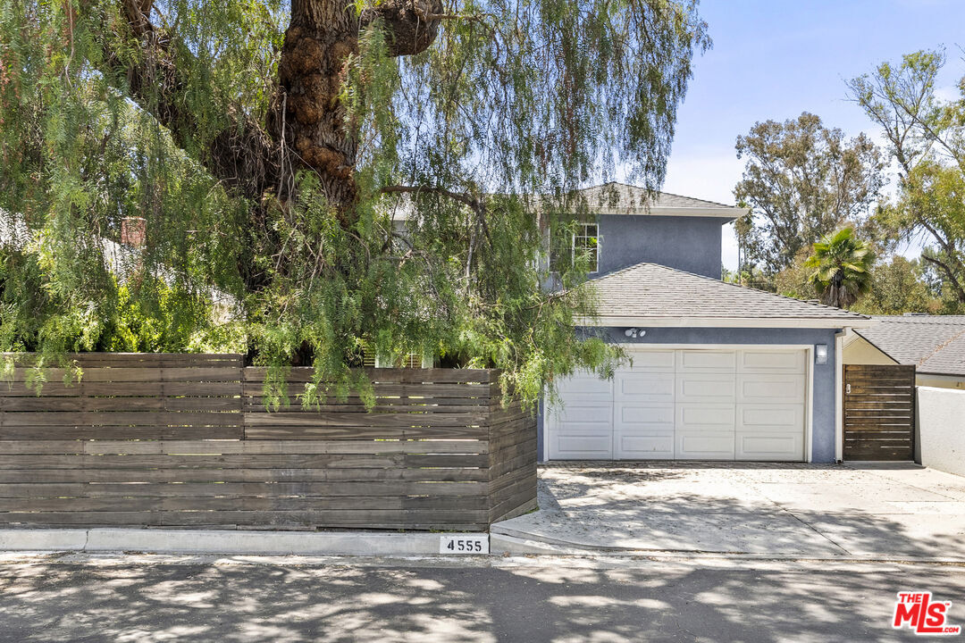 Property Photo:  4555 Don Pio Dr  CA 91364 
