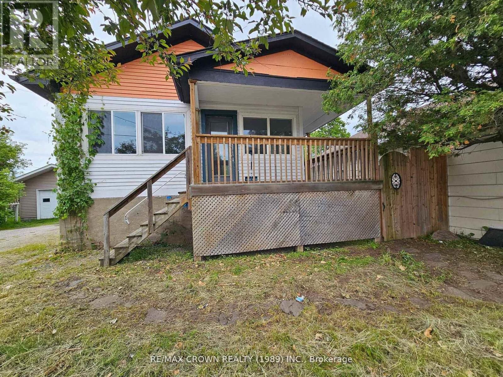 Property Photo: 28 Lakeshore Drive ON P1A 2A2