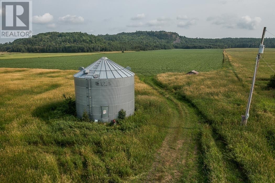 Property Photo:  875 Lake George Rd E, Laird Township  ON P0S 1C0 