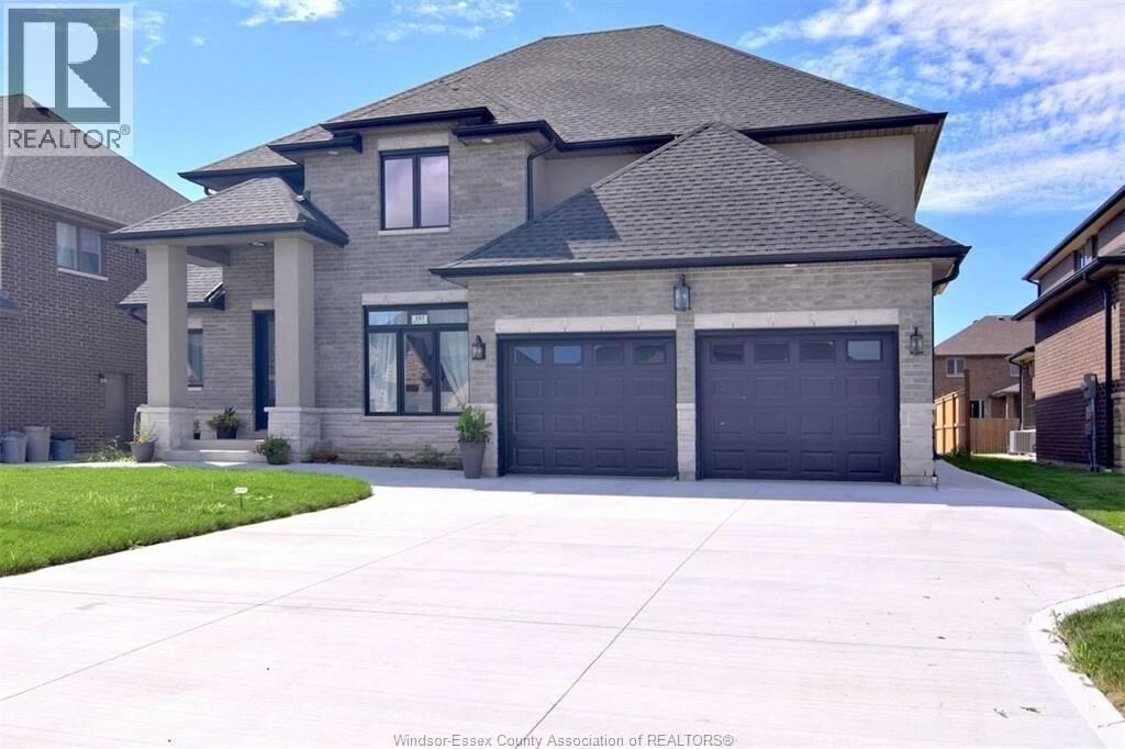 Property Photo:  257 Arkona Court  ON N8L 0T1 