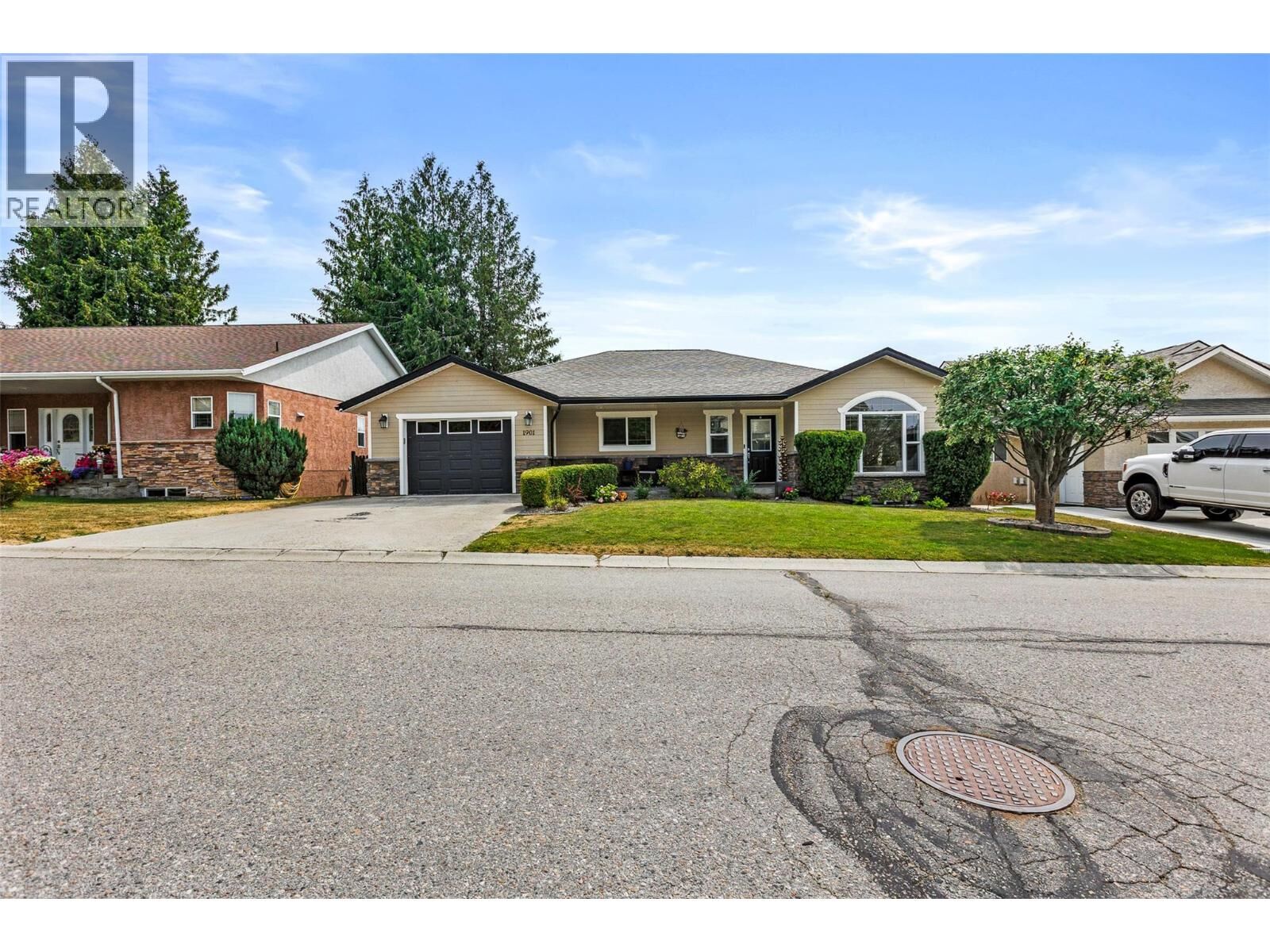 Property Photo:  1901 Alder Street  BC V0B 1G5 
