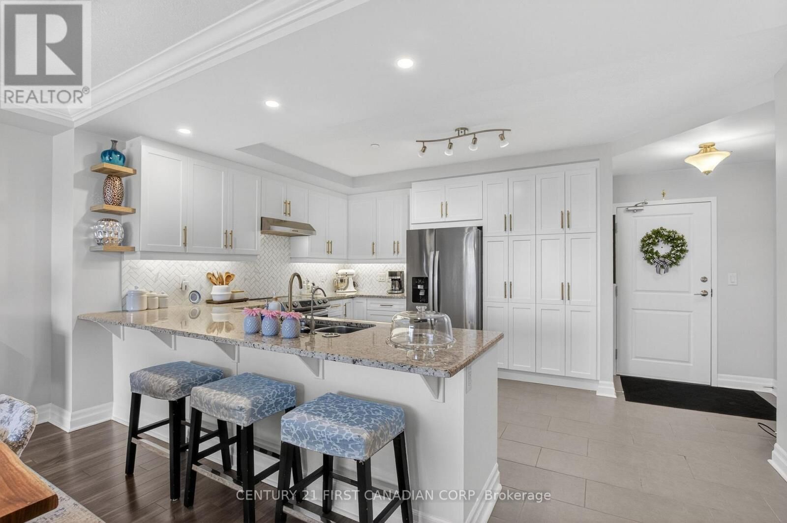 Property Photo: 260 Villagewalk Boulevard 208 ON N6G 0W6