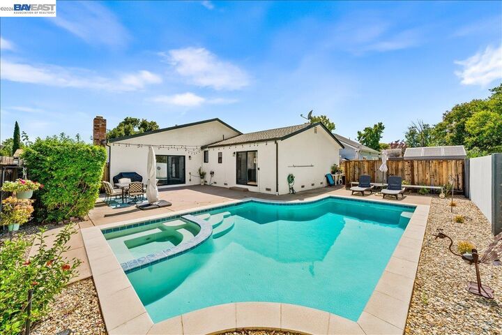 Property Photo:  586 Colusa Way  CA 94551 
