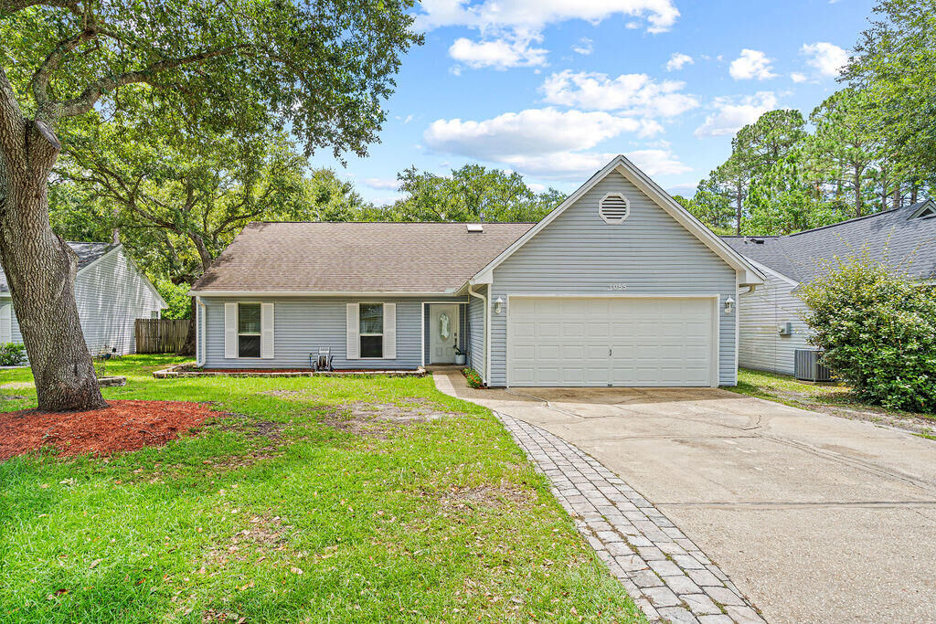 Property Photo:  1055 Emerald Lane  FL 32547 