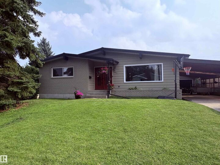 5411 44 Ave — photo 1