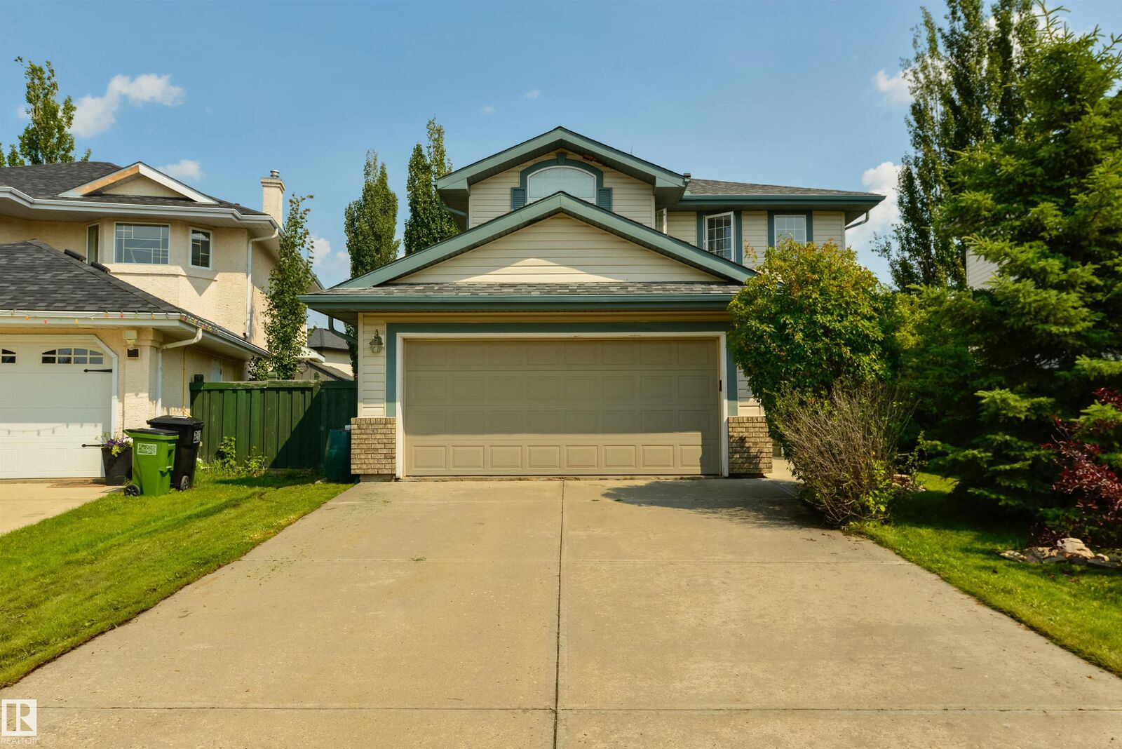 Property Photo: 1211 Henwood Place NW AB T6R 2X4