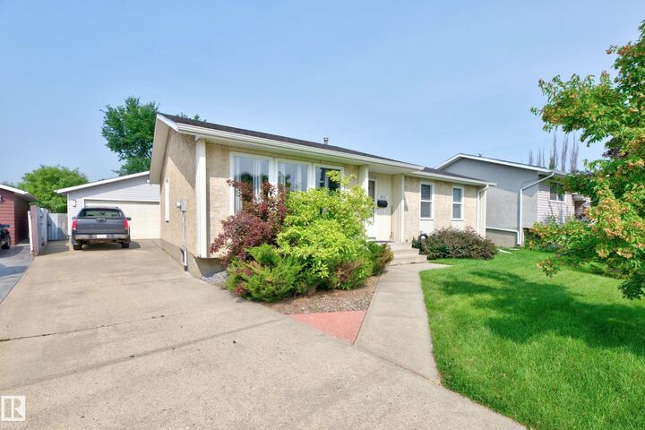 Property Photo:  455 Huffman Crescent NW  AB T5A 4C7 