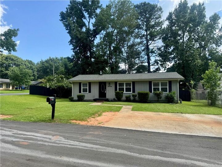 Property Photo: 7 Sherwood Loop GA 30253