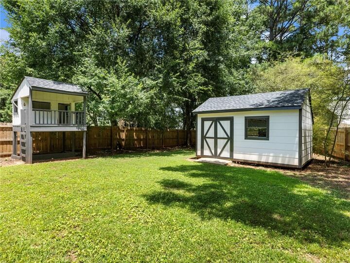 Property Photo: 919 Country Oaks Court GA 30044