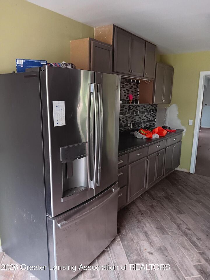 Property Photo:  1901 W Holmes Road  MI 48910 