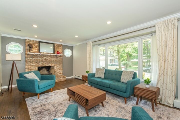 Property Photo:  6 Patty Ln  NJ 07869 