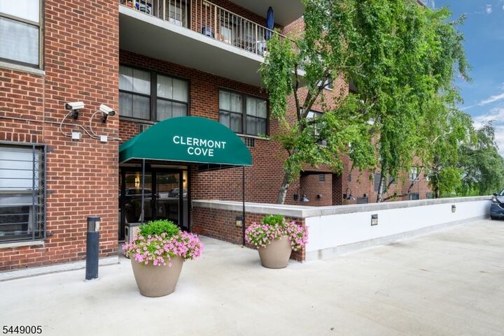 Property Photo: 1 Greene St 809 NJ 07302