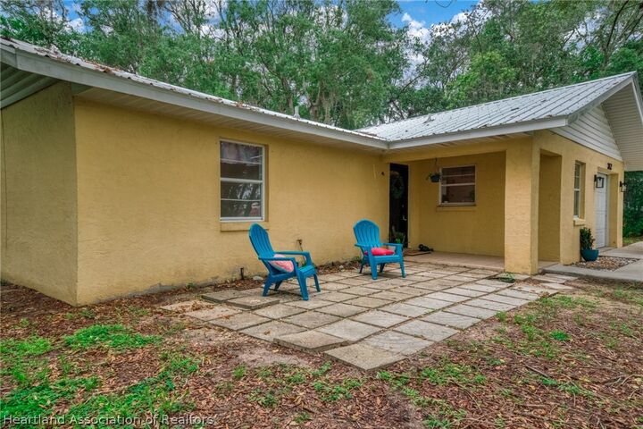 Property Photo: 312 S Lotela Avenue FL 33825