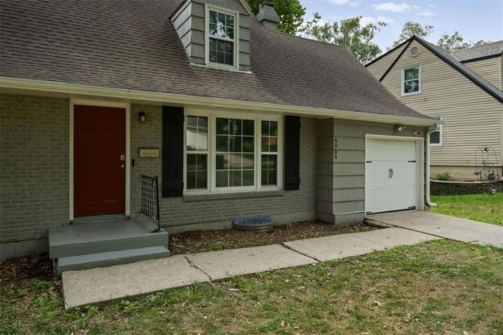 Property Photo:  9004 Belleview Avenue  MO 64114 