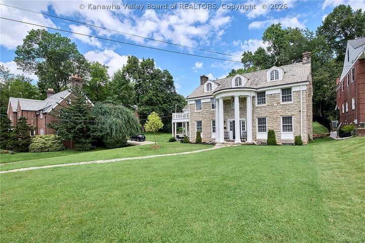 Property Photo: 1017 Edgewood Drive WV 25302