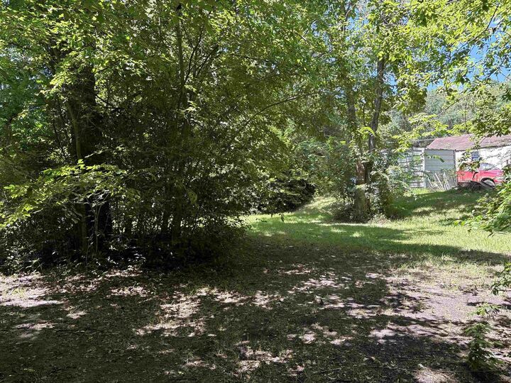 Property Photo: 305 E Madison St TX 75684