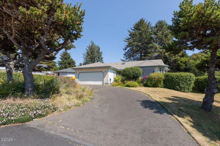 Property Photo:  989 NW Estate Drive  OR 97376 