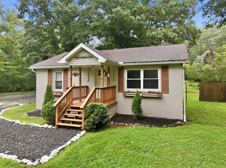 Property Photo: 332 Route 390 PA 18326