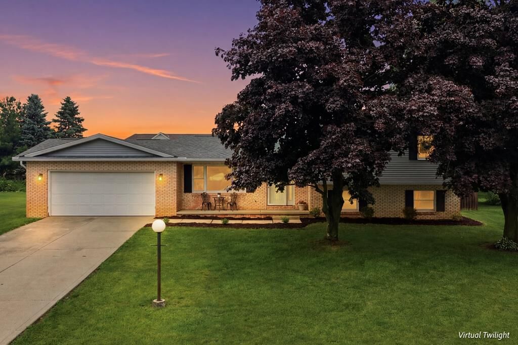 Property Photo:  1046 Foxmoor Lane  OH 44805 