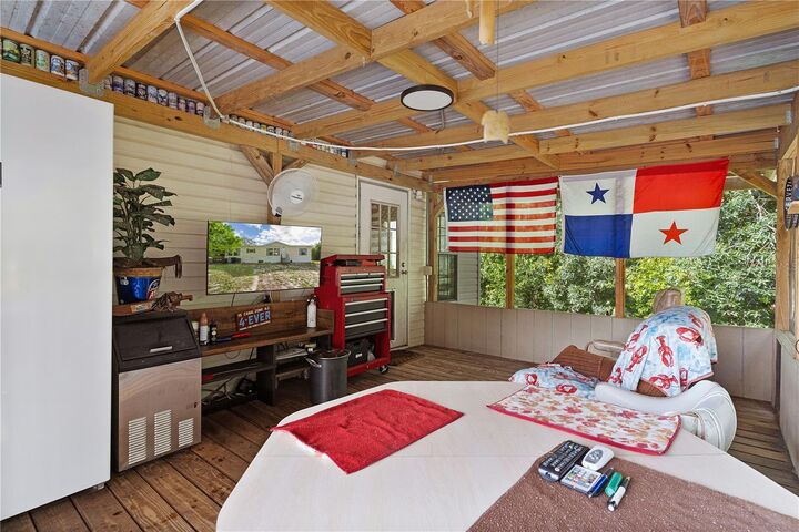 Property Photo: 6590 Cr 631 FL 33513