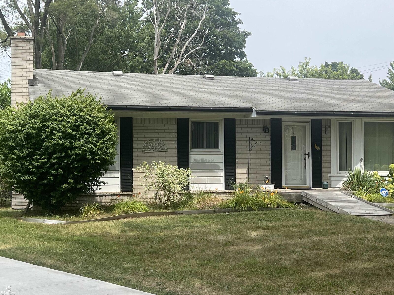 Property Photo:  29581 Newport Drive  MI 48088 