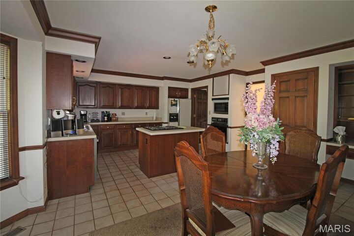 Property Photo: 100 Worthington Oaks Drive MO 63141