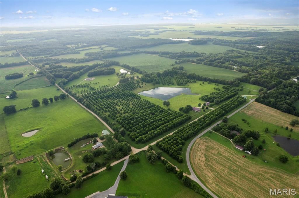 Property Photo:  