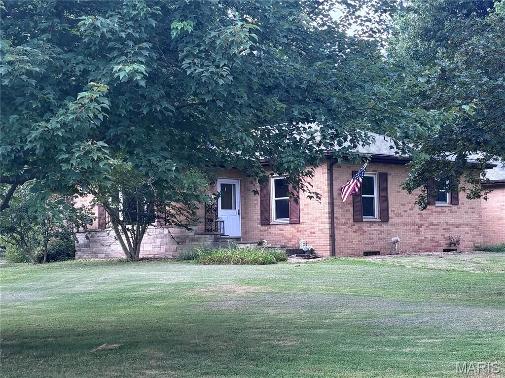 Property Photo: 9 Lou Juan Drive IL 62034