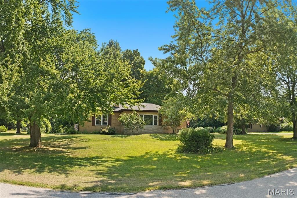 Property Photo: 9 Lou Juan Drive IL 62034