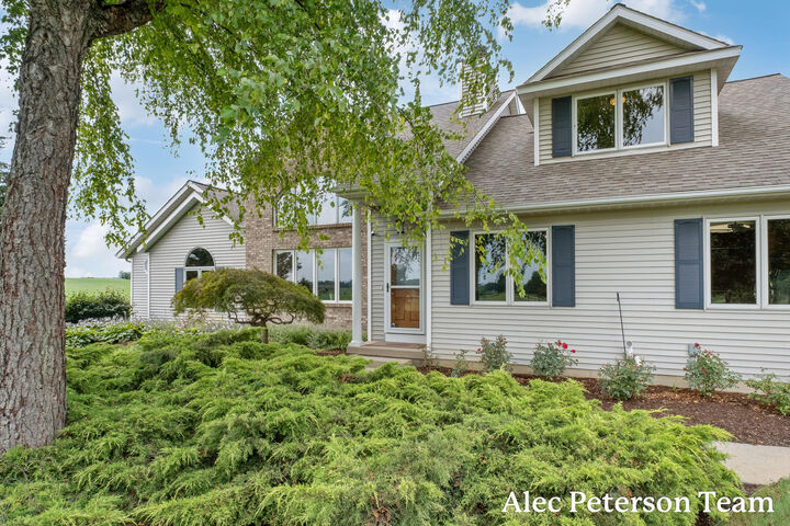 Property Photo: 2807 8th Avenue SW MI 49315