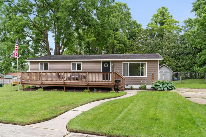 Property Photo:  1015 West Street  MI 49712 
