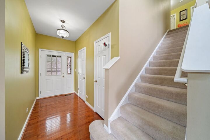 Property Photo:  356 N West Pointe Drive  IL 60061 