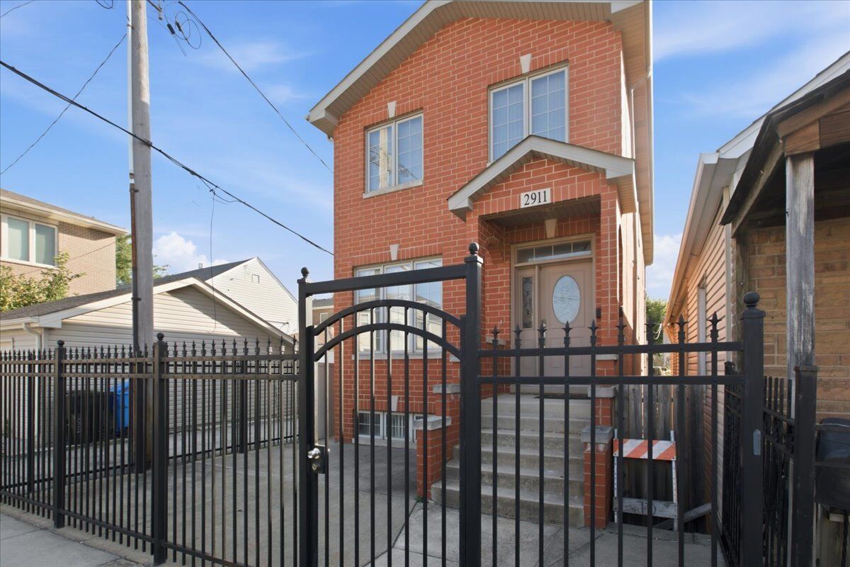 Property Photo:  2911 S Farrell Street  IL 60608 