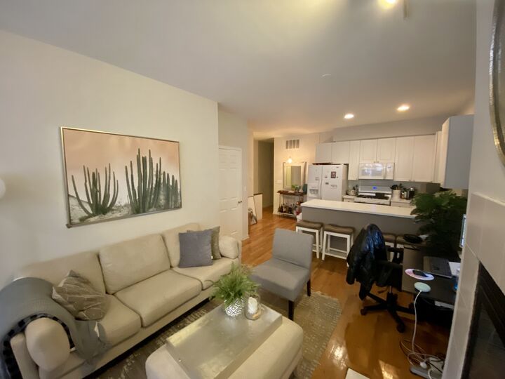 Property Photo:  3033 N Racine Avenue 1  IL 60657 