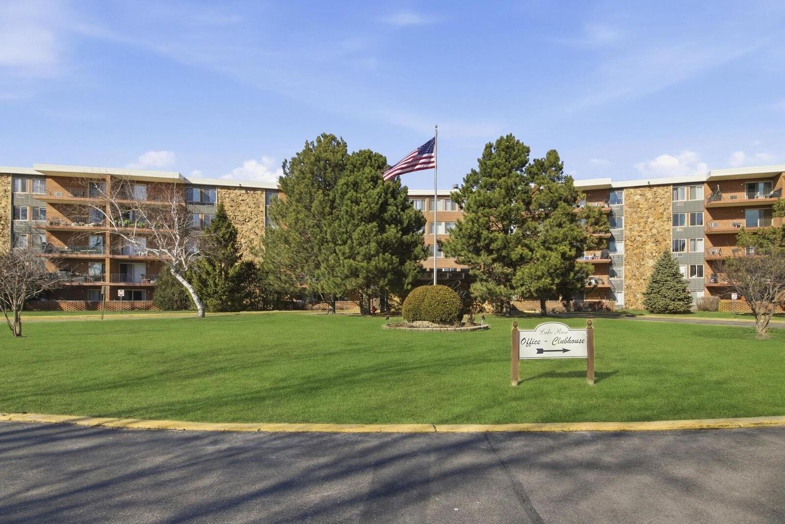 Property Photo:  16 E Old Willow Road 206-S  IL 60070 