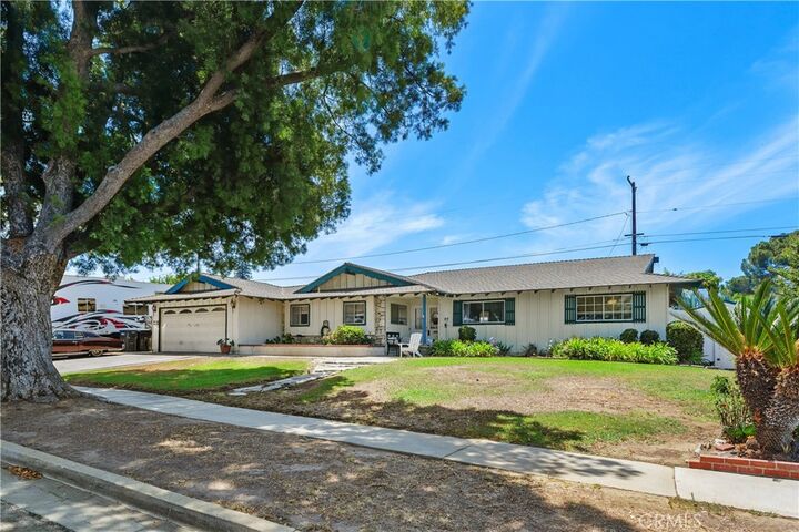 Property Photo:  726 W Hacienda  CA 92882 