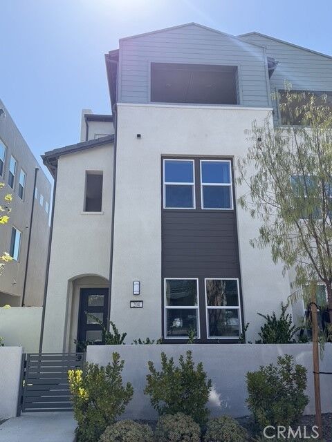 Property Photo:  204 Baluster  CA 92618 