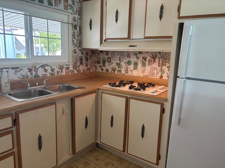 Property Photo:  1400 Meredith Ave 30  CA 95322 