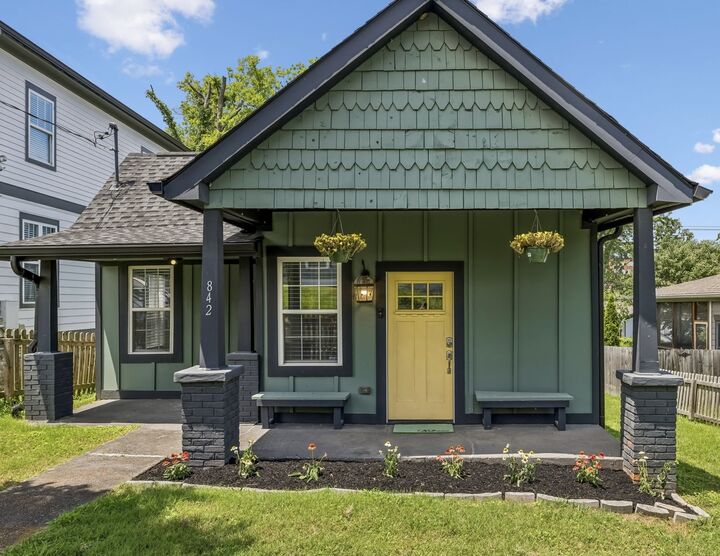 Property Photo: 842 N 2nd St TN 37207