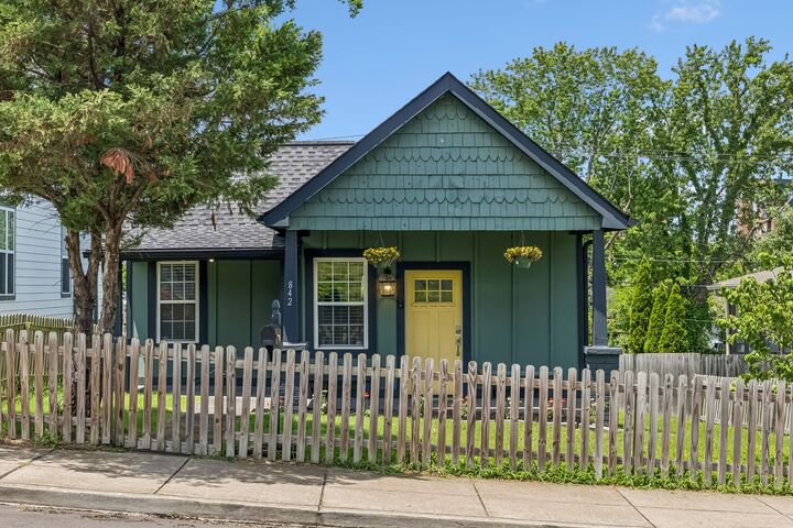 Property Photo:  842 N 2nd St  TN 37207 