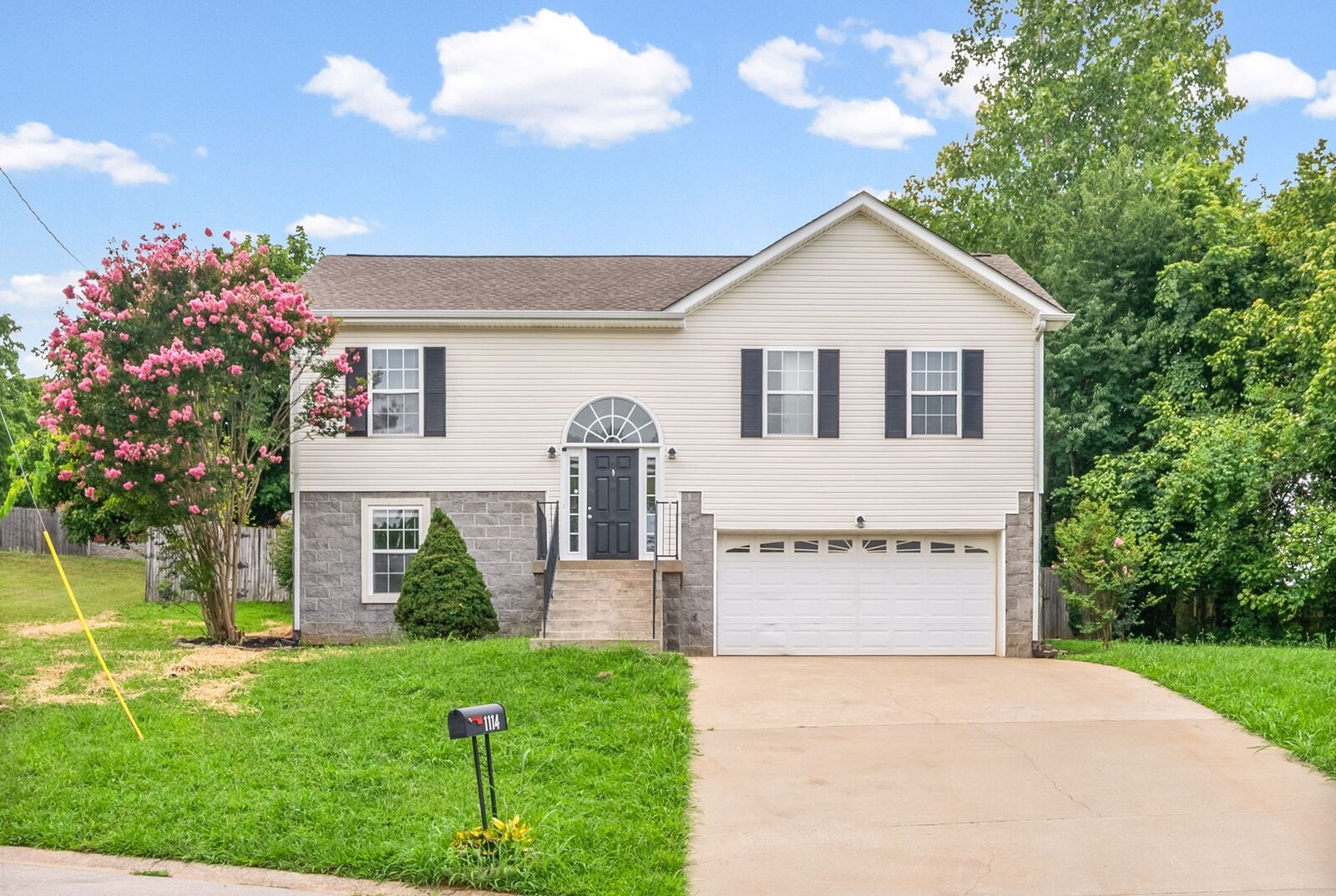 Property Photo:  1114 Gunpoint Dr  TN 37042 