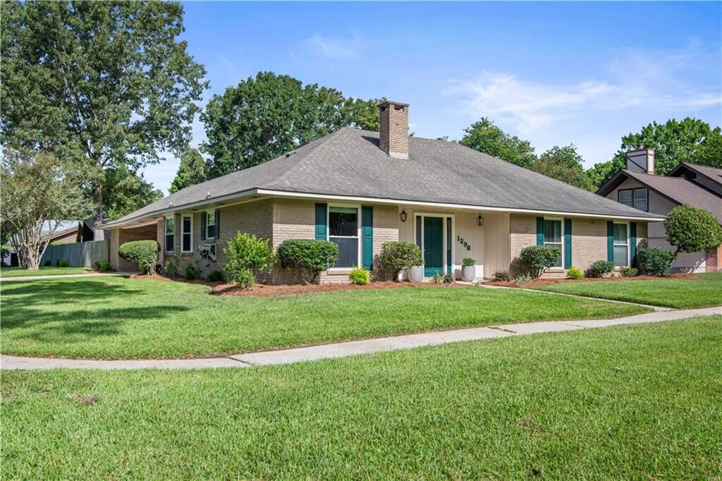 Property Photo:  1296 Sarah Avenue  LA 70816 