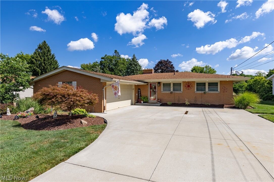 Property Photo: 7681 Alan Parkway OH 44130