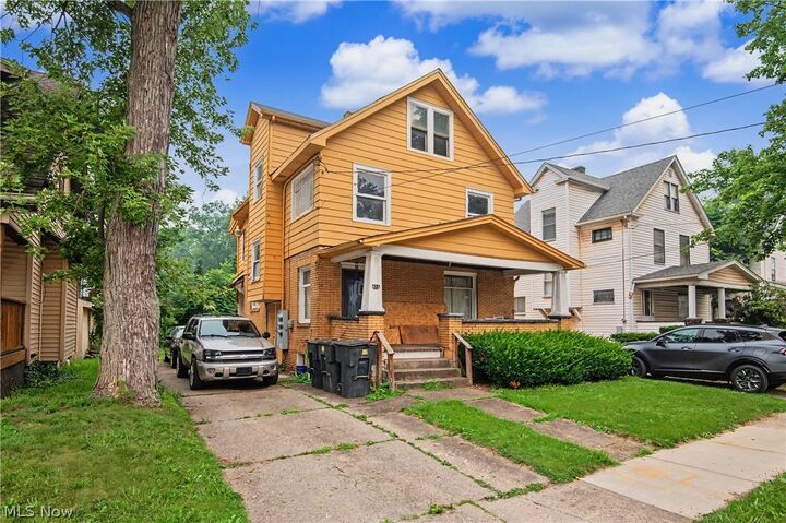 Property Photo:  416 Laird Avenue SE  OH 44483 