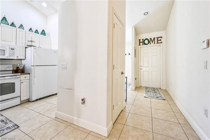 Property Photo:  3505 Avion Woods Ct 904  FL 34104 