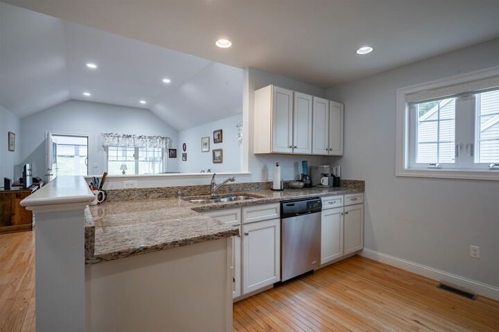 Property Photo:  6 Elystan Circle  NH 03064 