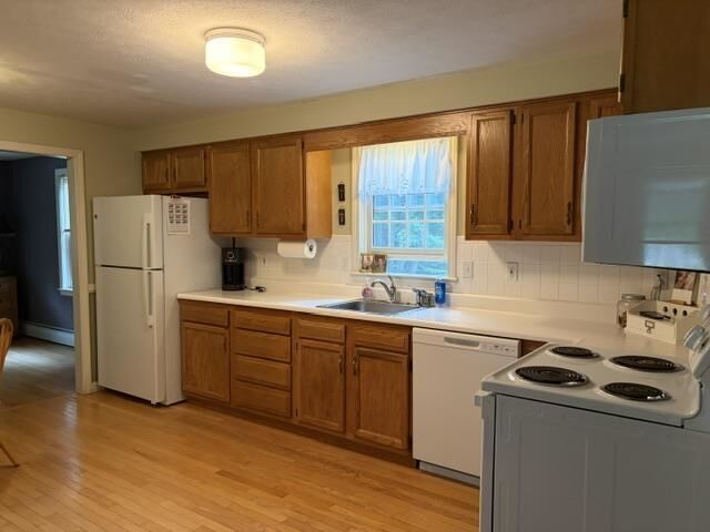 Property Photo:  5 McEnroe Drive  NH 03053 