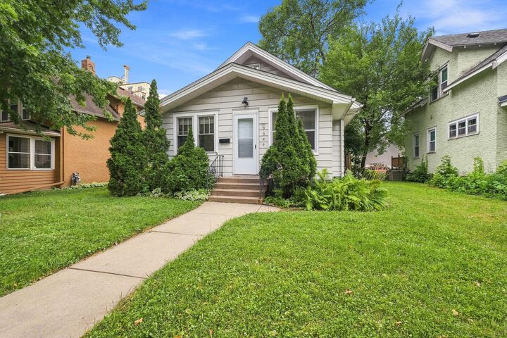 Property Photo:  3344 Snelling Avenue  MN 55406 